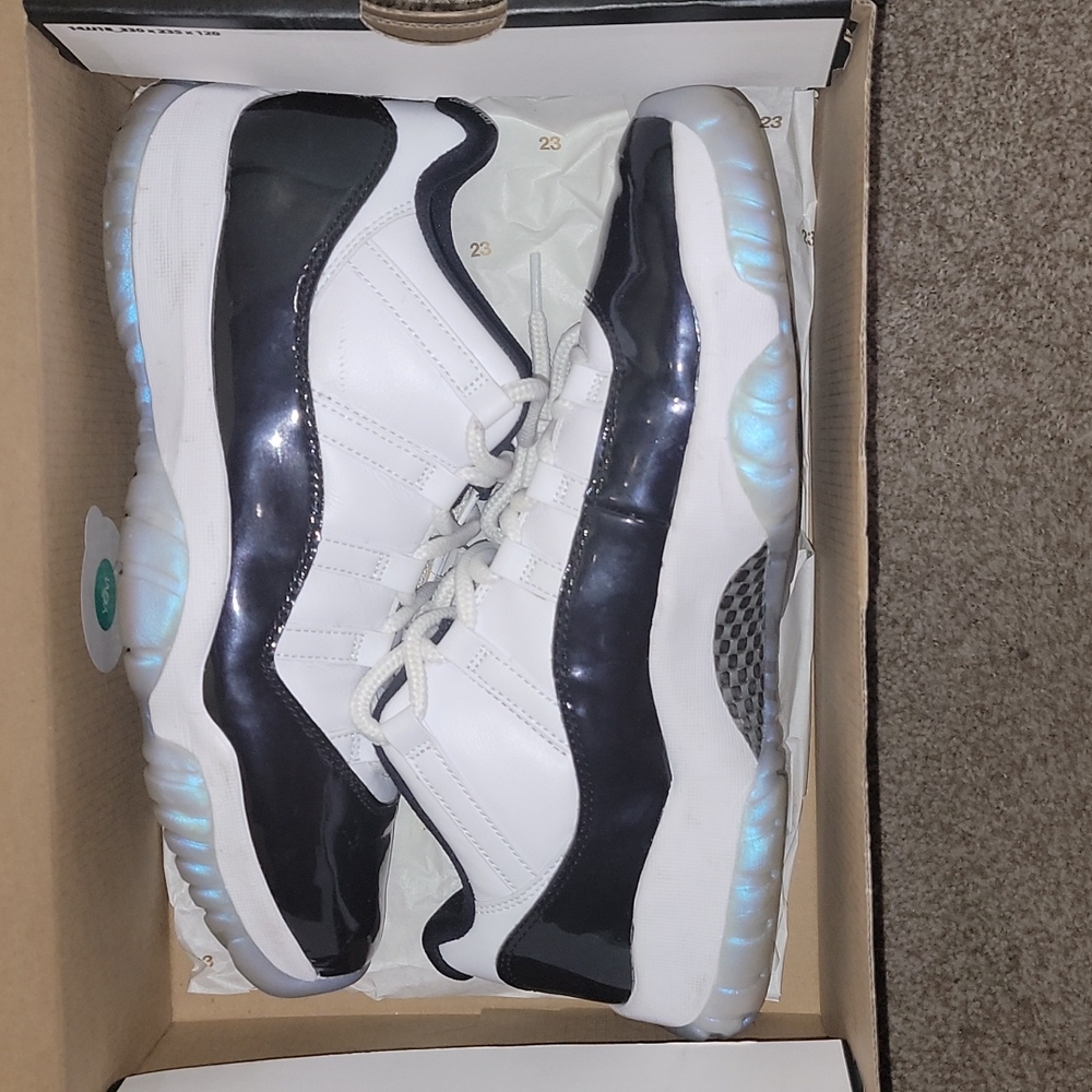 Air Jordan 11 Retro Low